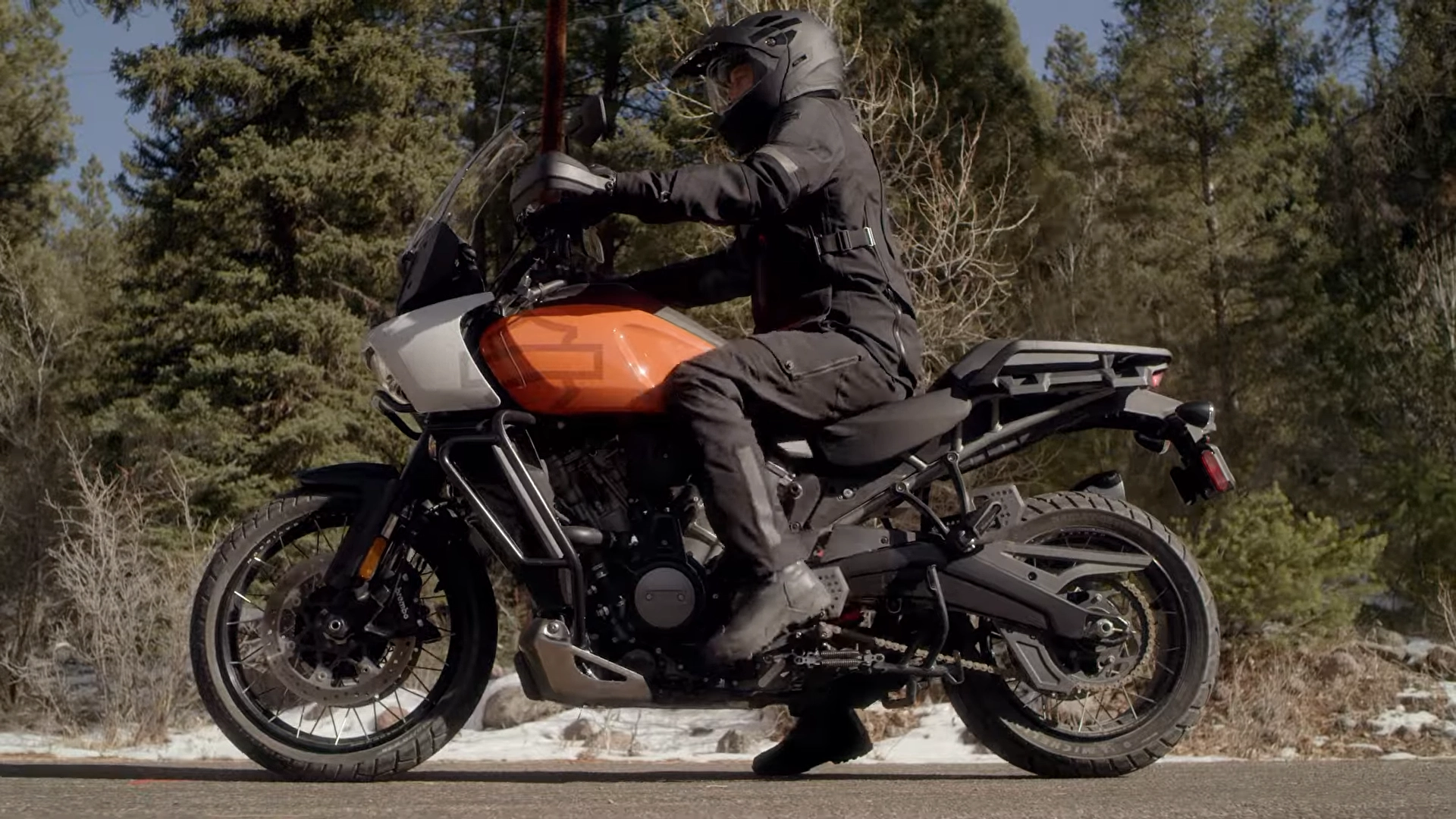Pan America 1250搭載車高調整系統ARH