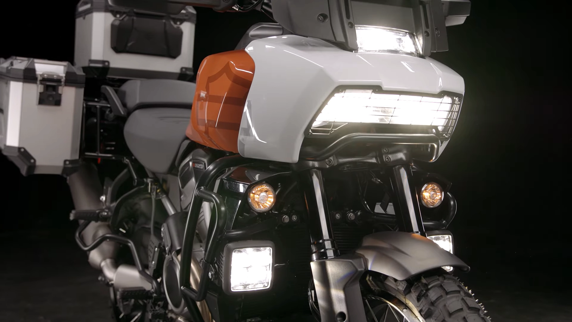 Pan America 1250 Special搭載Daymaker轉向輔助燈
