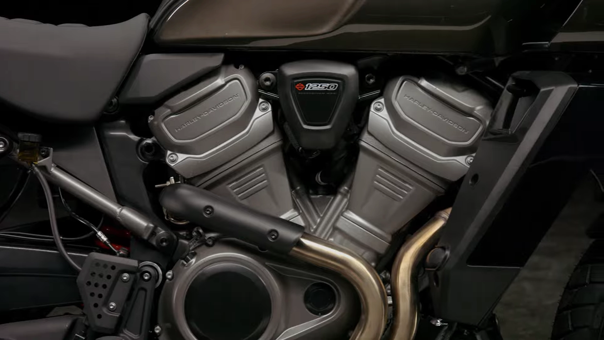 Pan America 1250搭載Revolution Max 1250水冷V型雙缸引擎